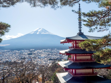 Chureito pagoda with Fuji mountain view under blue sky in Japanのeditorial素材
