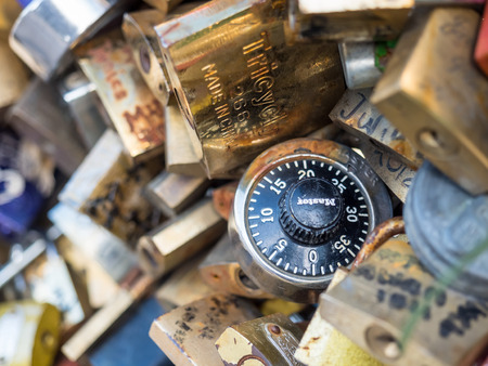 PARIS - SEPTEMBER 28: Love lockers at Pon des arts bridge across Seine river in Paris, France, was taken on September 28, 2015.のeditorial素材