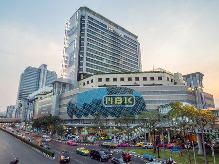 BANGKOK - FEBRUARY 8: MBK shopping with traffic crossroads in twilight evening time under clear sky in Bangkok, Thailand, was taken on February 8, 2016.のeditorial素材