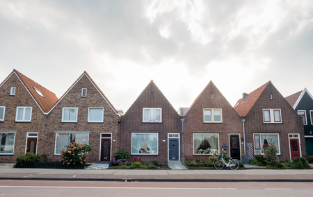 VOLENDAM - OCTOBER 4: City scene, residential buildings in Volendam, small cute town of Netherlands, was taken on October 4, 2015.のeditorial素材