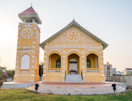 BANGKOK - MAY 14: The first christian church in Bangkok, century historic building, under evening sky, Thailand, was taken on May 14, 2016.のeditorial素材