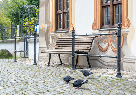 OBERAMMERGAU - OCTOBER 13 : City scenes and building paintings in Oberammergau, Germany, under misty morning sky, on October 13, 2016.のeditorial素材