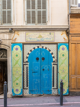 MARSEILLE - APRIL 11 : Colorful door decoration at side of walking street in Marseille, France, on April 11, 2017.のeditorial素材