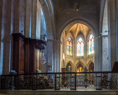 ARLES, FRANCE - APRIL 12 : Interior sophisticated architecture of Church of Saint Trophime in Arles, France, on April 12, 2017.のeditorial素材