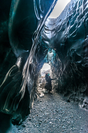 Ice tunnel between valley near glacier in Iceland. Destination landmark of travel in winter season.のeditorial素材