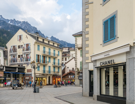CHAMONIX-MONT-BLANC, FRANCE - APRIL 15 : Scene in Chamonix-Mont-Blanc town in France, one of the oldest ski resort town, with tourists walk in town, on April 15, 2017.のeditorial素材