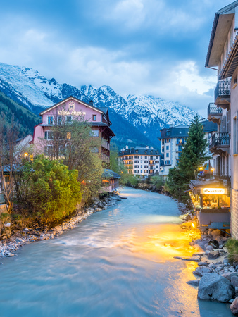 CHAMONIX-MONT-BLANC, FRANCE - APRIL 15 : Scene in Chamonix-Mont-Blanc town in France, one of the oldest ski resort town, with tourists walk in town in evening twilight time, on April 15, 2017.のeditorial素材
