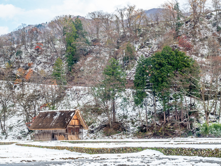 Gassho-zukuri unique architecture house in Shirakawa village, the UNESCO world heritage place, with snow in early winter season in Gifu, Japanのeditorial素材