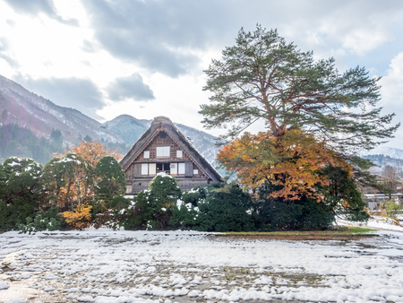 Gassho-zukuri unique architecture house in Shirakawa village, the UNESCO world heritage place, with snow in early winter season in Gifu, Japanのeditorial素材