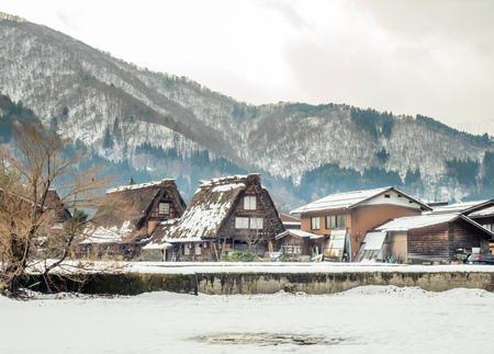 Gassho-zukuri unique architecture house in Shirakawa village, the UNESCO world heritage place, with snow in early winter season in Gifu, Japanのeditorial素材