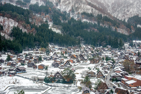 Gassho-zukuri house unique architecture in Shirakawa village, the UNESCO World heritage place, in early winter season in Gifu, Japanのeditorial素材