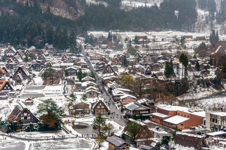 Gassho-zukuri house unique architecture in Shirakawa village, the UNESCO World heritage place, in early winter season in Gifu, Japanのeditorial素材