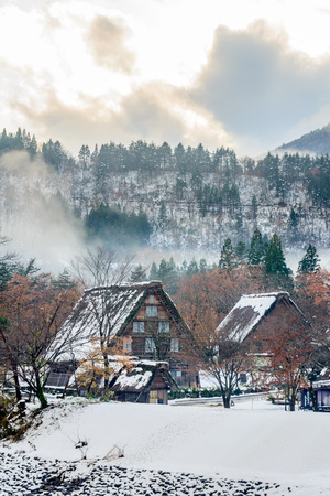 GIFU, JAPAN - NOVEMBER 26 : Gassho-zukuri house unique architecture in Shirakawa village, the UNESCO World heritage place, in early winter season in Gifu, Japan, on November 26, 2017.のeditorial素材