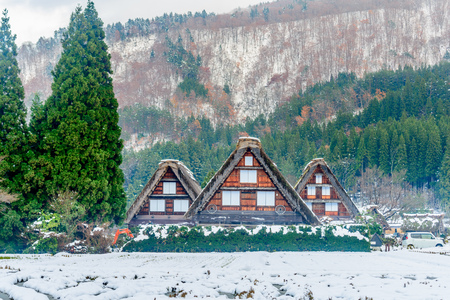 Gassho-zukuri house unique architecture in Shirakawa village, the UNESCO World heritage place, in early winter season in Gifu, Japanのeditorial素材