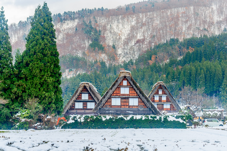 Gassho-zukuri house unique architecture in Shirakawa village, the UNESCO World heritage place, in early winter season in Gifu, Japanのeditorial素材