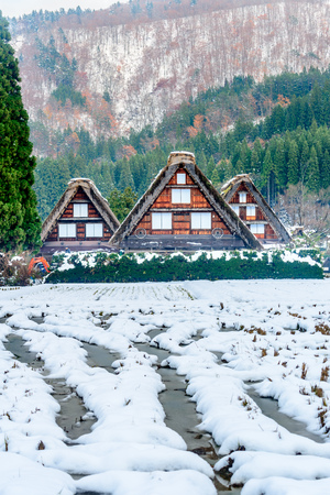 Gassho-zukuri house unique architecture in Shirakawa village, the UNESCO World heritage place, in early winter season in Gifu, Japanのeditorial素材