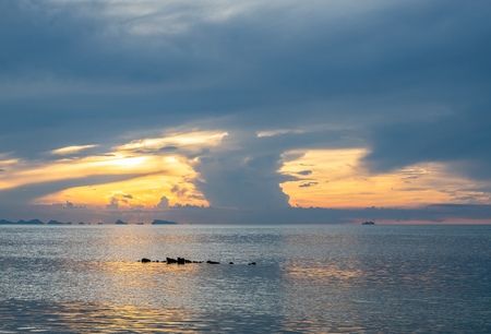Seascape view under sunset cloudy blue sky in evening twilight time at Samui island, Thailandの写真素材