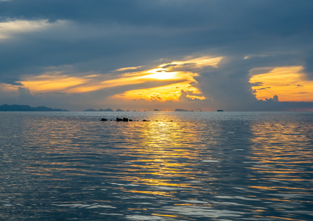 Seascape view under sunset cloudy blue sky in evening twilight time at Samui island, Thailandの写真素材