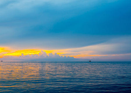 Seascape view under sunset cloudy blue sky in evening twilight time at Samui island, Thailandの写真素材