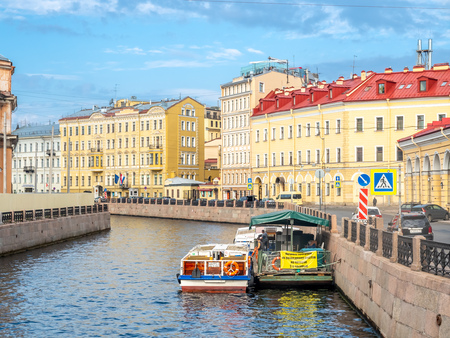 SAINT PETERSBURG, RUSSIA - SEPTEMBER 2 : Walk way along canal with surrounding buildings in Saint Petersburg, Russia, on September 2, 2018.のeditorial素材