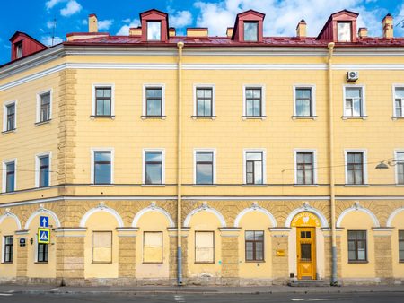SAINT PETERSBURG, RUSSIA - SEPTEMBER 2 : Building architecture along road in Saint Petersburg, Russia, on September 2, 2018.のeditorial素材