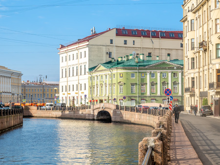 SAINT PETERSBURG, RUSSIA - SEPTEMBER 2 : Walk way along canal with surrounding buildings in Saint Petersburg, Russia, on September 2, 2018.のeditorial素材
