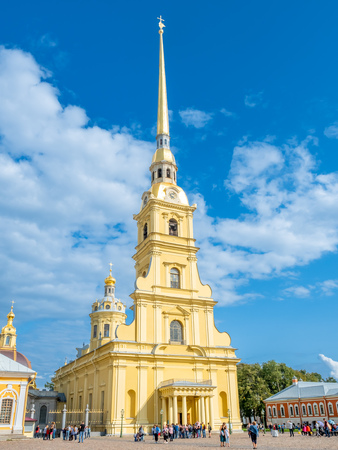 SAINT PETERSBURG, RUSSIA - SEPTEMBER 2 : Saint Peter and Paul cathedral, the tallest and largest Orthodox church in the world, located in Saint Petersburg, Russia, on September 2, 2018.のeditorial素材
