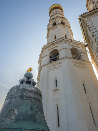 MOSCOW, RUSSIA - SEPTEMBER 5 : Cracked Tsar bell with Ivan the Great Bell tower in Kremlin, Moscow, Russia, on September 5, 2018.のeditorial素材