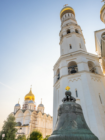 MOSCOW, RUSSIA - SEPTEMBER 5 : Cracked Tsar bell with Ivan the Great Bell tower in Kremlin, Moscow, Russia, on September 5, 2018.のeditorial素材