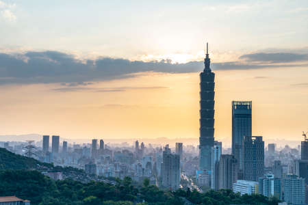 TAIPEI, TAIWAN - APR 9, 2022: Taipei cityscape during sunset hours with foregroundのeditorial素材