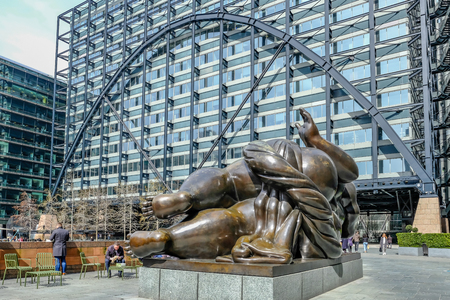 Exchange Square, Liverpool Street, London, UK - April 6, 2018:  View from the rear of the Venus bronze statue, looking towards a modern building. Lunch time on a sunny day.のeditorial素材