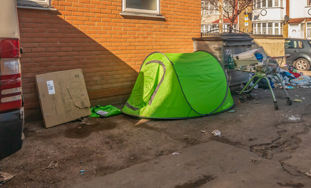London,UK - February 24,2019:Small green tent set up in an alleyway by a rough sleeper.  Serious social issue in urban Britain.のeditorial素材
