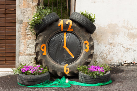 Clock made with car tires and flowers on "Costitx en Flor" (Costitx in bloom) Flower Fair, Majorca, Spainの写真素材