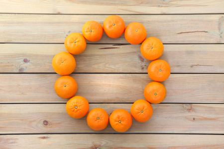 orange fruit citrus tankan circle against wooden backgroundの写真素材