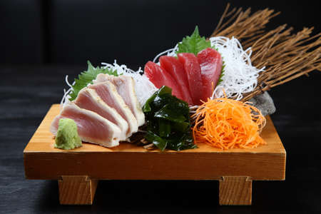 two varieties of tuna sashimi plateの写真素材
