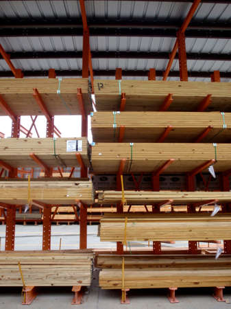 Home Depot Drive Thru Lumberyardのeditorial素材