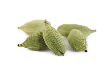 green cardamom pods isolated on white backgroundの写真素材