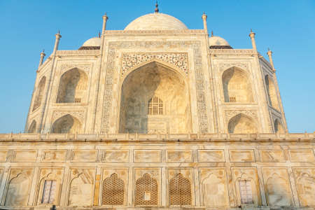 Exterior of the Taj Mahal in the early morning, Agra, Uttar Pradesh, India, Asiaのeditorial素材