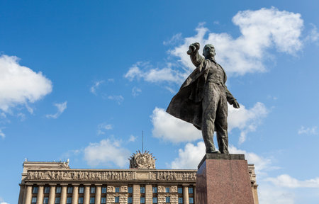 Lenin Statue on the Moskovskaya Ploshchad (Moscow Square) in St. Petersburg, Russia, Europeの写真素材