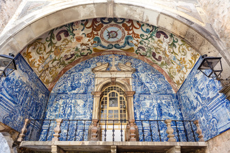 Beautiful entrance to the town of Obidos, arched entrance of the gate, Portugal, Europeの写真素材