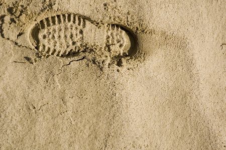 single footprint impression in the desert sand on top of imageの写真素材