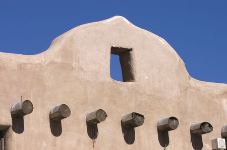 Adobe facade on shopping mall in Santa Fe, New Mexicoの写真素材