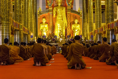 CHIANG MAI, THAILAND - 1/18/2016: Monks praying at Wat Chedi Luang temple in Chiang Mai, Thailand.のeditorial素材