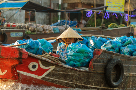 CAN THO, VIETNAM - 3/24/2016: A merchant waits for customers at Cai Rang Floating Market on the Mekong river.のeditorial素材