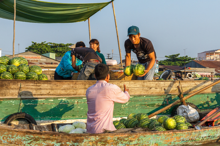 CAN THO, VIETNAM - 3/24/2016: A merchant sells watermelon to a re-seller at Cai Rang Floating Market on the Mekong river.のeditorial素材
