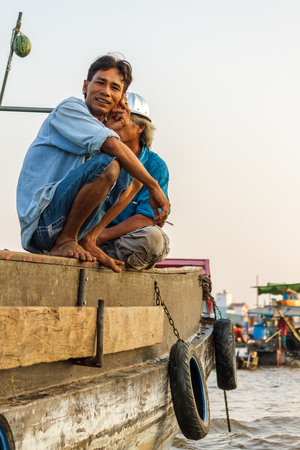 CAN THO, VIETNAM - 3/24/2016: A watermelon merchant at Cai Rang Floating Market on the Mekong river.のeditorial素材