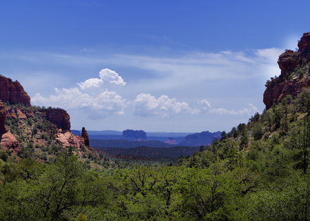 Large rock formation in mountain pass, Sedona Azの写真素材
