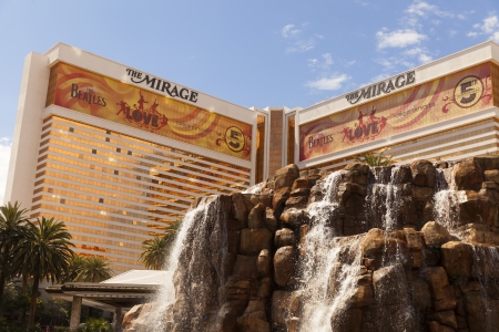 LAS VEGAS - MARCH 30, 2013 - The Mirage volcano and hotel on MARCH 30, 2013  in Las Vegas  The gold windows of the Mirage contain actual gold dust used in the tinting process のeditorial素材