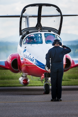 Bagotville, Canada- June 22, 2013: The Bagotville Airshow is a 2 days airshow where the Bagotville Airport opens to the public with a variety of aerial performers as well as aircraft and vehicles on display. This image shows a Snowbirds pilote and a manicのeditorial素材