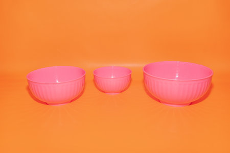 The Twist Pattern Pink Plastic Bowl is a stylish and functional addition to your kitchenware collection.の写真素材